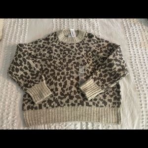 Old navy womens leopard sweater